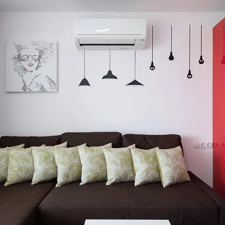 4 Minutes Walk From Yumbo Apartament *