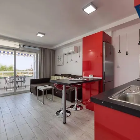 Apartament 4 Minutes Walk From Yumbo